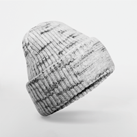 Gorro con parche de punto grueso<br/>
