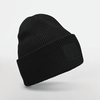 Gorro con dobladillo ancho y parche a tono