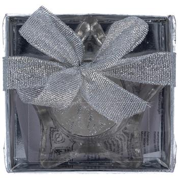 delante de la caja