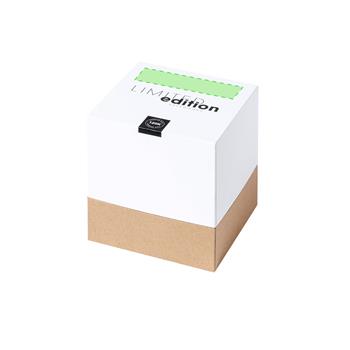 En la tapa de la caja de presentación
