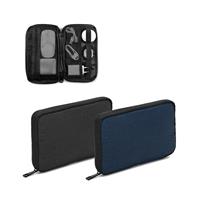 Bolsa organizadora de poliéster reciclado 600D de alta densidad con un espacioso compartimento principal para accesorios tecnológicos Newcastle BAG
